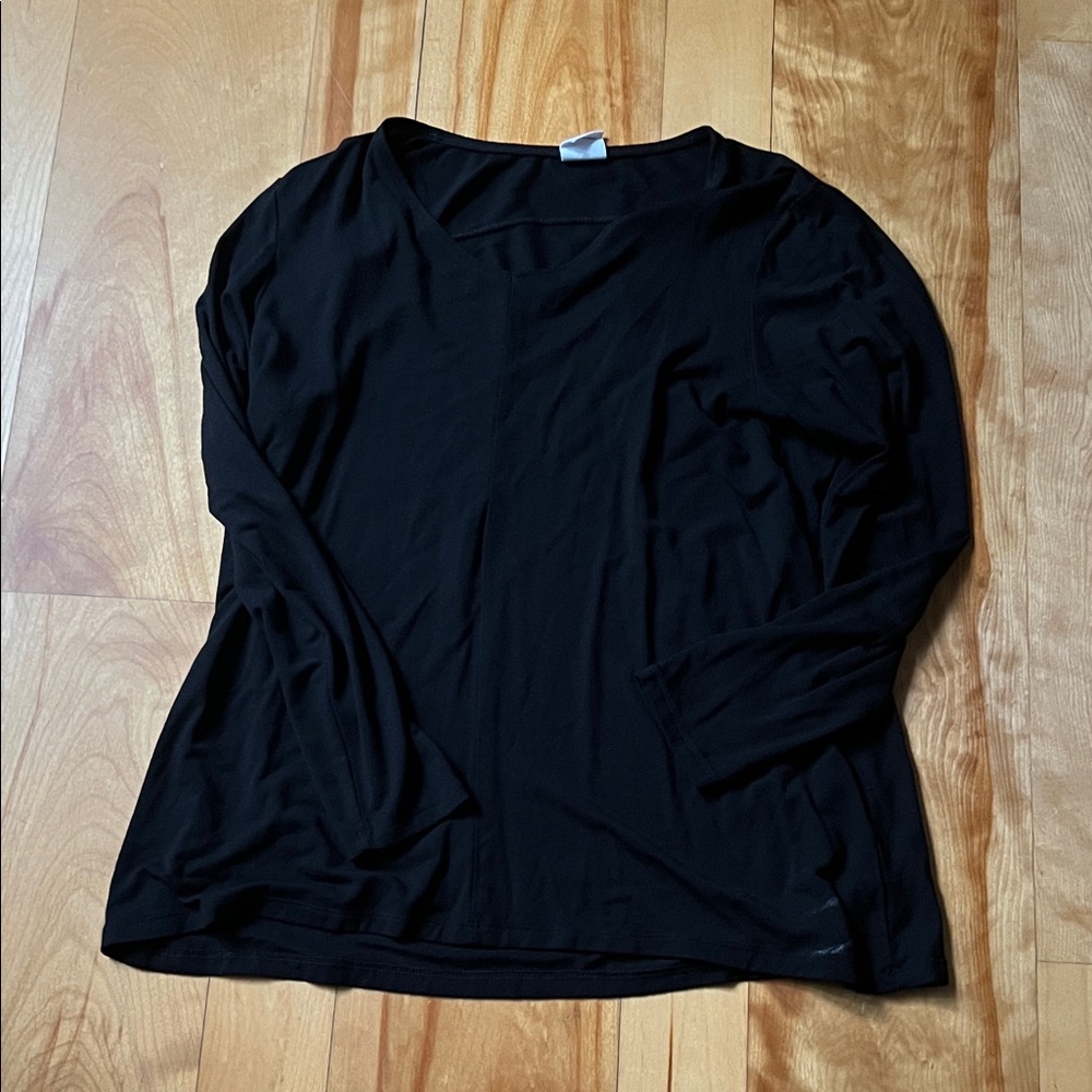 ENCIRCLED Women’s Black Long Sleeve V-Neck Top
